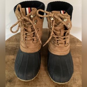 Hilfiger Women’s Duck Boots, size 6
